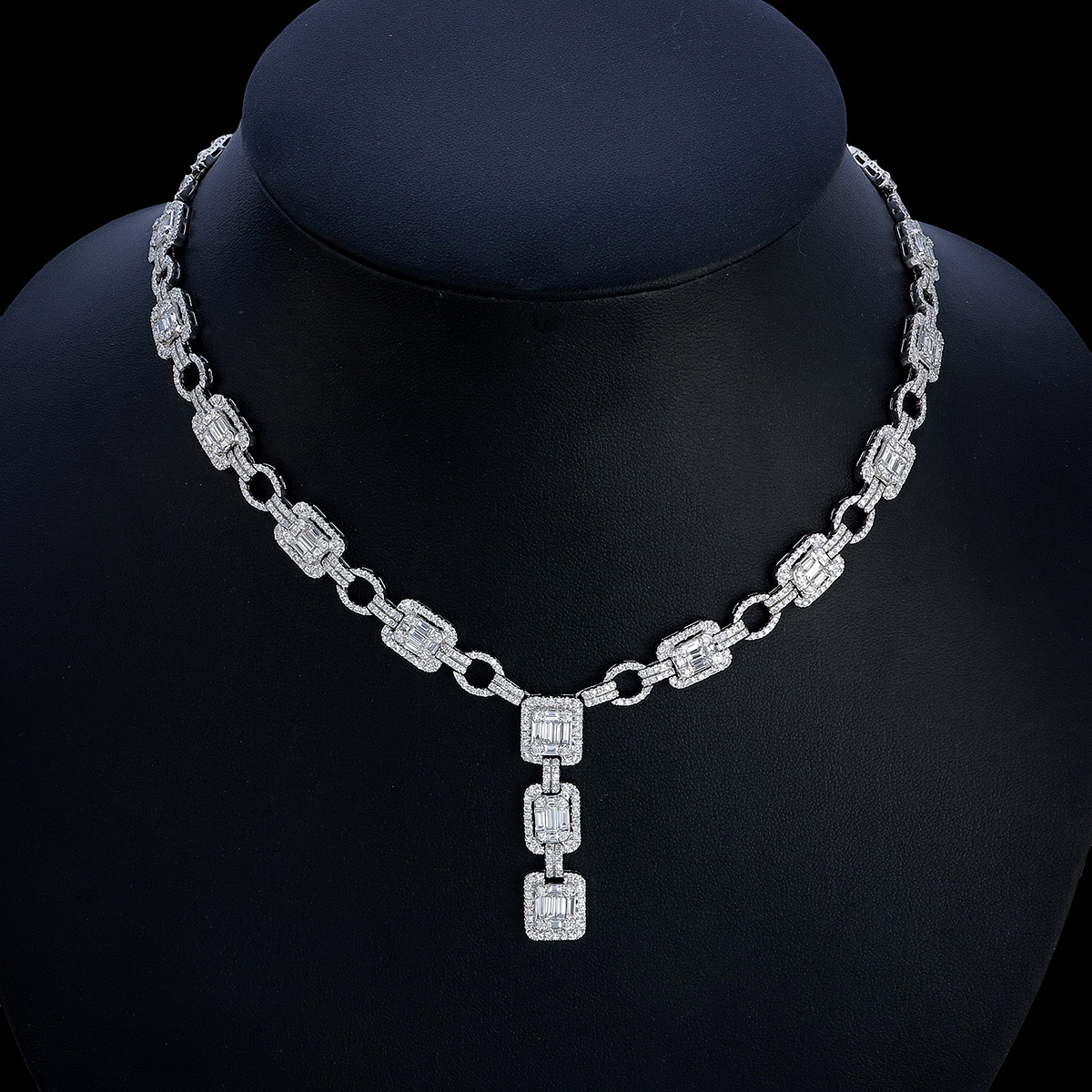 Modern necklace design by Diya Jewel