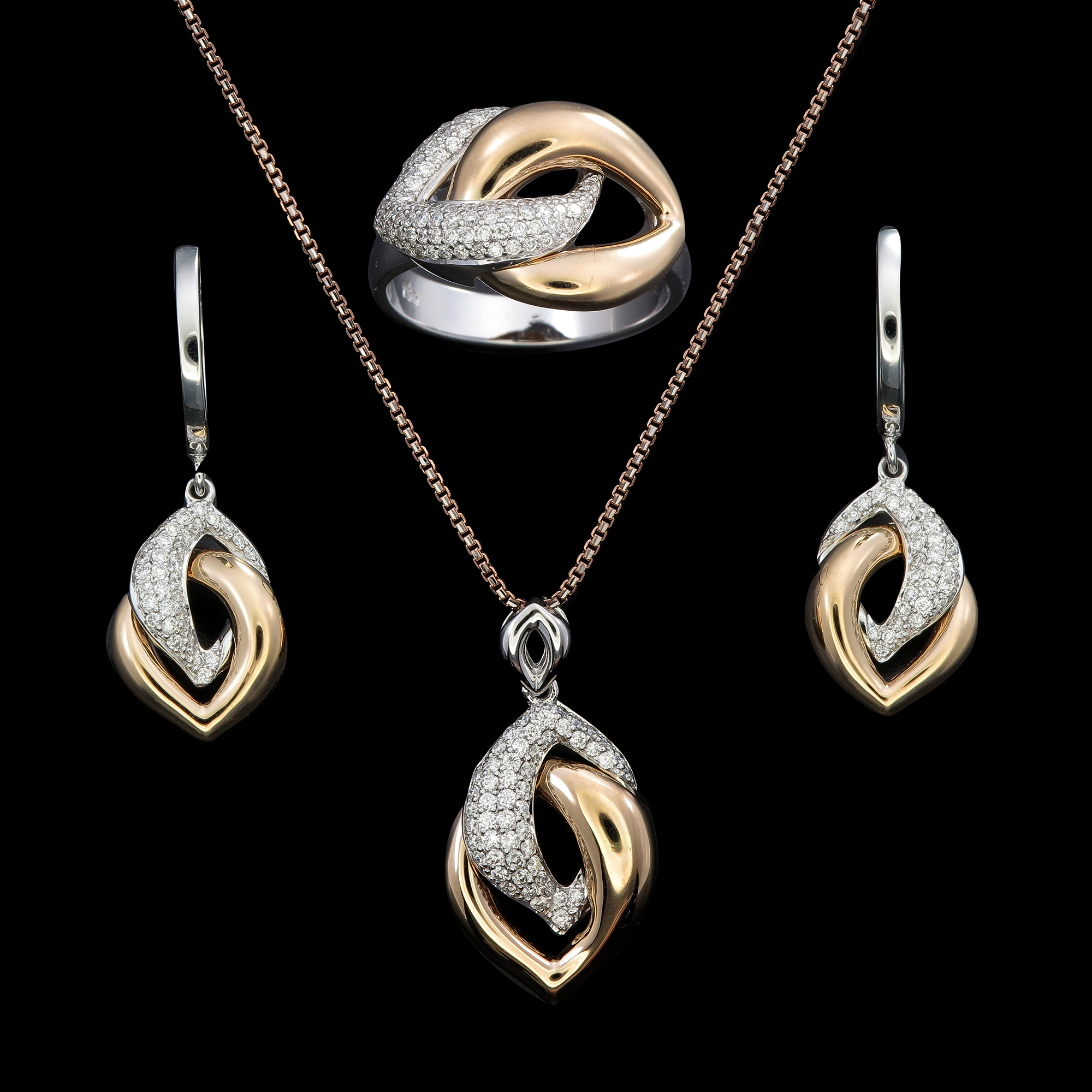 Modern pendant set by Diya Jewel