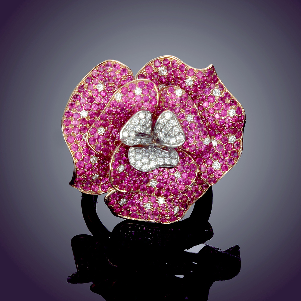 Elegant gold ring by Diya Jewel